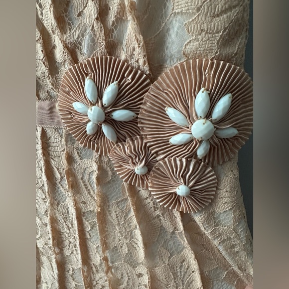 Miss Sixty peach lace sundial/seashell keyhole dress size 0 but fits like a 2 🐚 - Picture 3 of 6